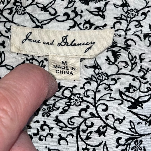 JANE & DELANCEY White and black floral blouse size M - Picture 2 of 10